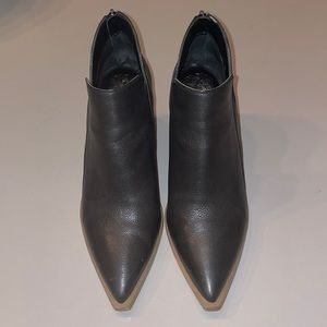 Great condition Vince Camuto black booties